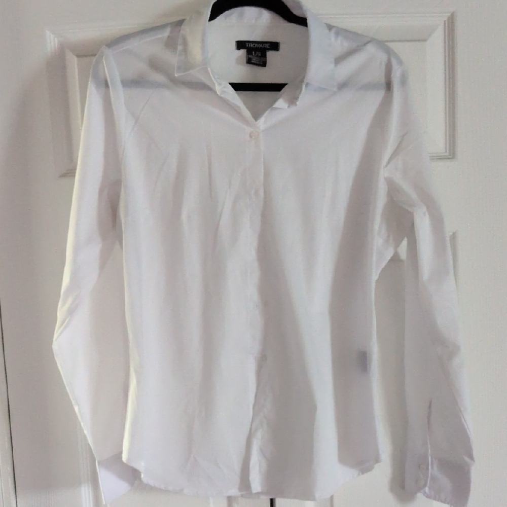 Suzy Shier Classic White Button-Down Shirt